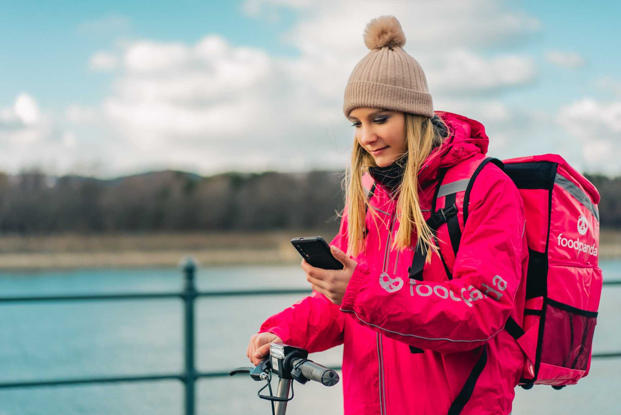 Több, mint 13 ezer címre szállított ki tavaly a foodora (foodpanda) rekorder futárpartnere